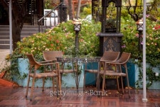 cafe in garden 이미지 (152538344) - 게티이미지뱅크 cafe in garden
