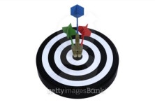 Three darts on bulls eye 이미지 (106413239) - 게티이미지뱅크 Three darts on bulls eye