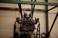 Marine training in the virtual parachute trainer. 이미지... S. Marine training in the virtual parachute trainer.