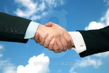 Handshake to seal the agreement on sky background 이미지 (119086074) - 게티이미지뱅크 Handshake to seal the agreement on sky... 