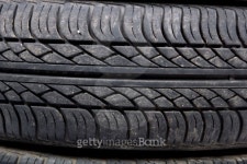 worn old tyre 이미지 (101463010) - 게티이미지뱅크 worn old tyre