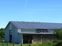 Farm with solar panels on roof 이미지 (133487206) - 게티이미지뱅크 Farm with solar panels on roof