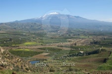 Cultivated Land And The Volcano Etna 이미지 (125920868) - 게티이미지뱅크 Cultivated Land And The Volcano Etna