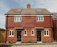 Solar heating panels on new build houses 이미지 (176815551) - 게티이미지뱅크 Solar heating panels on new build houses