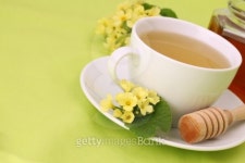 Herbal tea with primroses and honey 이미지 (103971430) - 게티이미지뱅크 Herbal tea with primroses and honey