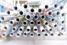 Scaffold pipes and beams in a pile 이미지 (135487040) - 게티이미지뱅크 Scaffold pipes and beams in a pile
