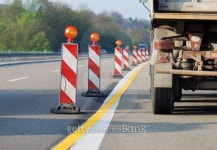 Gefahr an Baustelle, Dangerous situation 이미지 (126835599) - 게티이미지뱅크 Gefahr an Baustelle, Dangerous situation