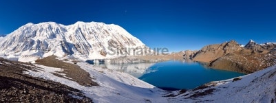 Tilicho lake. Everest and Annapurna Circuit. Nepal motives 이미지 (183795231) - 게티이미지뱅크 Tilicho lake. Everest and... 