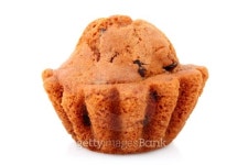 Muffin with raisins  isolated on white 이미지 (152960635) - 게티이미지뱅크 Muffin with raisins  isolated on white