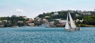 Sailboat in Hamilton Harbour 이미지 (183884065) - 게티이미지뱅크 Sailboat in Hamilton Harbour