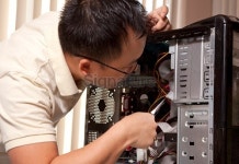 Man repairing PC 이미지 (184344744) - 게티이미지뱅크 Man repairing PC