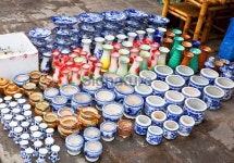 Colorful ceramics for sale on sidewalk in Vietnam. 이미지 (183769843) - 게티이미지뱅크 Colorful ceramics for sale on sidewalk... 