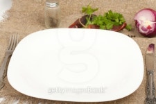 blank plate on the table 이미지 (177135301) - 게티이미지뱅크 blank plate on the table