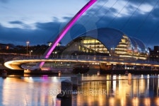 Millennium Bridge in Gateshead 이미지 (135487254) - 게티이미지뱅크 Millennium Bridge in Gateshead