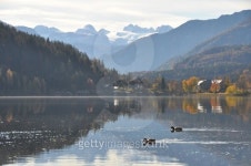 lake altaussee with dachstein glacier 이미지 (135117764) - 게티이미지뱅크 lake altaussee with dachstein glacier