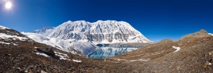 Tilicho lake. Everest and Annapurna Circuit. Nepal motives 이미지 (183828737) - 게티이미지뱅크 Tilicho lake. Everest and... 