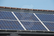 House with solar panels on roof 이미지 (153729790) - 게티이미지뱅크 House with solar panels on roof