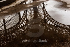 The Eiffeltower in a puddle 이미지 (115723041) - 게티이미지뱅크 The Eiffeltower in a puddle