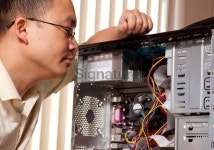 Man repairing PC 이미지 (184327050) - 게티이미지뱅크 Man repairing PC
