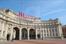 Admiralty Arch, The Mall, London, decorated with White Ensigns 이미지 (114362057) - 게티이미지뱅크 Admiralty Arch, The Mall...