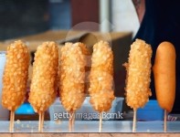 Corn Dogs on Sticks 이미지 (177438612) - 게티이미지뱅크 Corn Dogs on Sticks