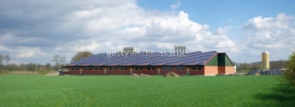 farm with solar panels 이미지 (177440989) - 게티이미지뱅크 farm with solar panels