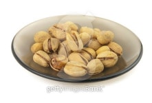 pistachios on a dish 이미지 (178365622) - 게티이미지뱅크 pistachios on a dish