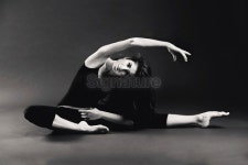 Dancer stretching 이미지 (175192802) - 게티이미지뱅크 Dancer stretching