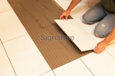 Tile fixer laying floor tiles. 이미지 (175511280) - 게티이미지뱅크 Tile fixer laying floor tiles.