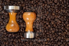 Roasted coffee beans with barista tamper 이미지 (137885111) - 게티이미지뱅크 Roasted coffee beans with barista tamper