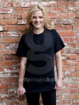 Young Woman in Plain T-shirt 이미지 (139924300) - 게티이미지뱅크 Young Woman in Plain T-shirt