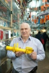 mature man  in  auto parts store 이미지 (177013830) - 게티이미지뱅크 mature man  in  auto parts store
