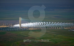 Solar power plant in Seville 이미지 (148150487) - 게티이미지뱅크 Solar power plant in Seville
