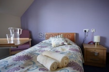 Generic care home bedroom 이미지 (175205417) - 게티이미지뱅크 Generic care home bedroom