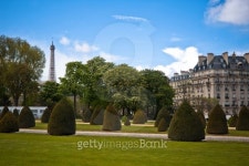 Street with a view to Eiffel Tower 이미지 (160951458) - 게티이미지뱅크 Street with a view to Eiffel Tower
