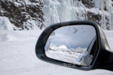Driving in snow, reflection on the wing mirror 이미지 (178768467) - 게티이미지뱅크 Driving in snow, reflection on the wing... 