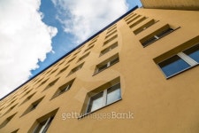 extreme perspective of a yellow house wall with blue sky 이미지 (184057948) - 게티이미지뱅크 extreme perspective of a yellow... 