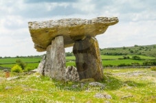 Poulnabrone Dolmen, Republic of Ireland 이미지 (179221904) - 게티이미지뱅크 Poulnabrone Dolmen, Republic of Ireland
