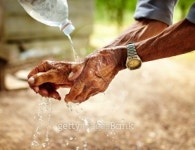 Senior man washing his hands 이미지 (462450335) - 게티이미지뱅크 Senior man washing his hands