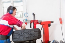 Mechanical repairs a tire in the garage 이미지 (180705982) - 게티이미지뱅크 Mechanical repairs a tire in the garage