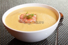 Avocado cream soup with smoked salmon 이미지 (459526763) - 게티이미지뱅크 Avocado cream soup with smoked salmon