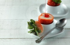 Strawberry drizzled with syrup 이미지 (453804463) - 게티이미지뱅크 Strawberry drizzled with syrup