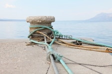 mooring harbour  bollards and mediterranean ocean with  ropes  C 이미지 (174894797) - 게티이미지뱅크 mooring harbour... 