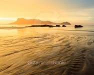 Golden light at beach in asia 이미지 (181983782) - 게티이미지뱅크 Golden light at beach in asia