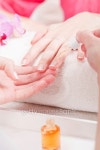 manicure making in beauty spa salon 이미지 (179038844) - 게티이미지뱅크 manicure making in beauty spa salon