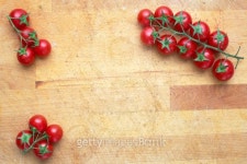 Cherry tomatoes on a kitchen board 이미지 (179256745) - 게티이미지뱅크 Cherry tomatoes on a kitchen board