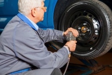 In auto repair shop Car mechanic is changing tire 이미지 (187267670) - 게티이미지뱅크 In auto repair shop Car mechanic is... 