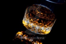Single malt Scotch whiskey in hand cut crystal glass 이미지... Single malt Scotch whiskey in hand cut crystal glass