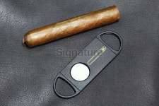 Fine cuban cigar and cutter 이미지 (172310098) - 게티이미지뱅크 Fine cuban cigar and cutter