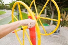Exercise equipment in public park 이미지 (451895361) - 게티이미지뱅크 Exercise equipment in public park